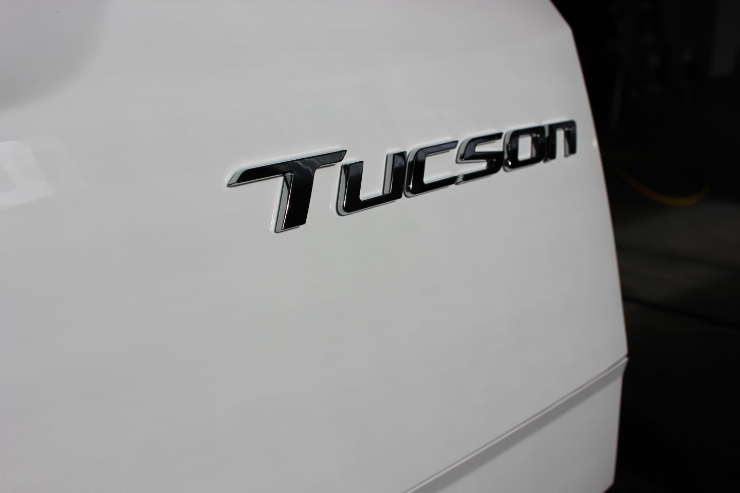 widok na logotyp tucson - przyciemnianie szyb Lubin